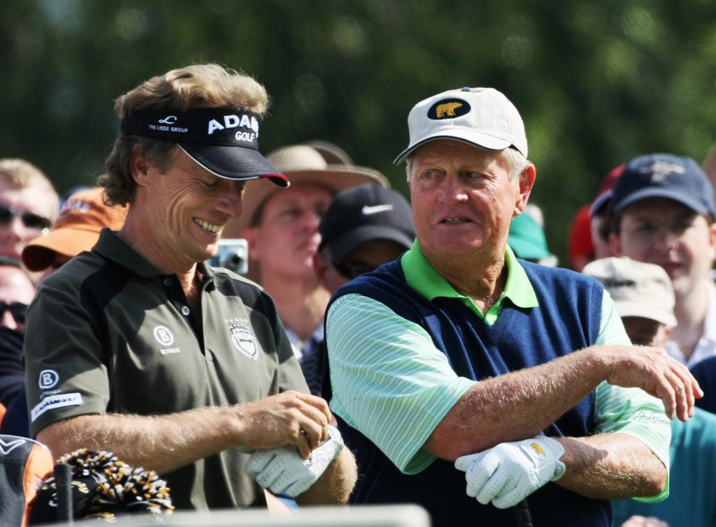US golfing legend Jack Nicklaus (R) chat