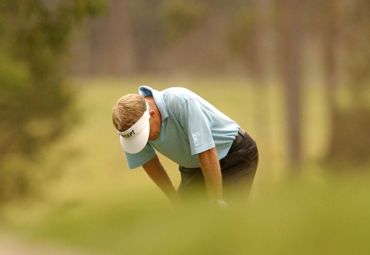 25 Nov 2001:  Stuart Appleby of Australia agonises over a loose shot  during the final round of the Holden Australian Open Golf Tournament held at ...