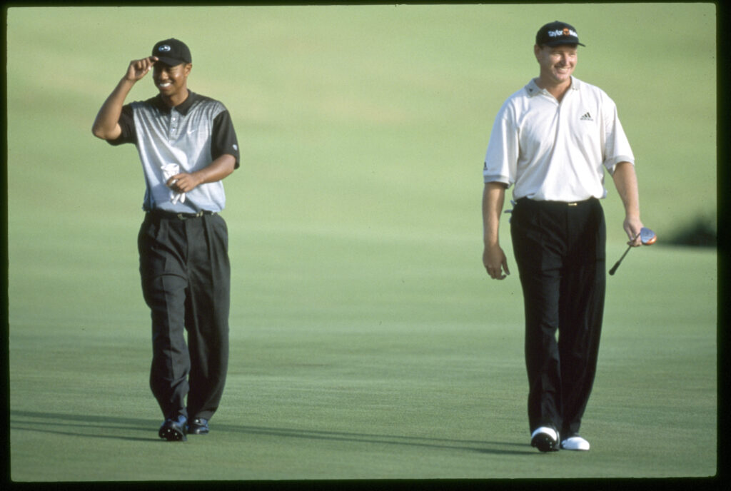 Tiger Woods and Ernie Els walk down the fairway at the 2000 Sentry Tournament