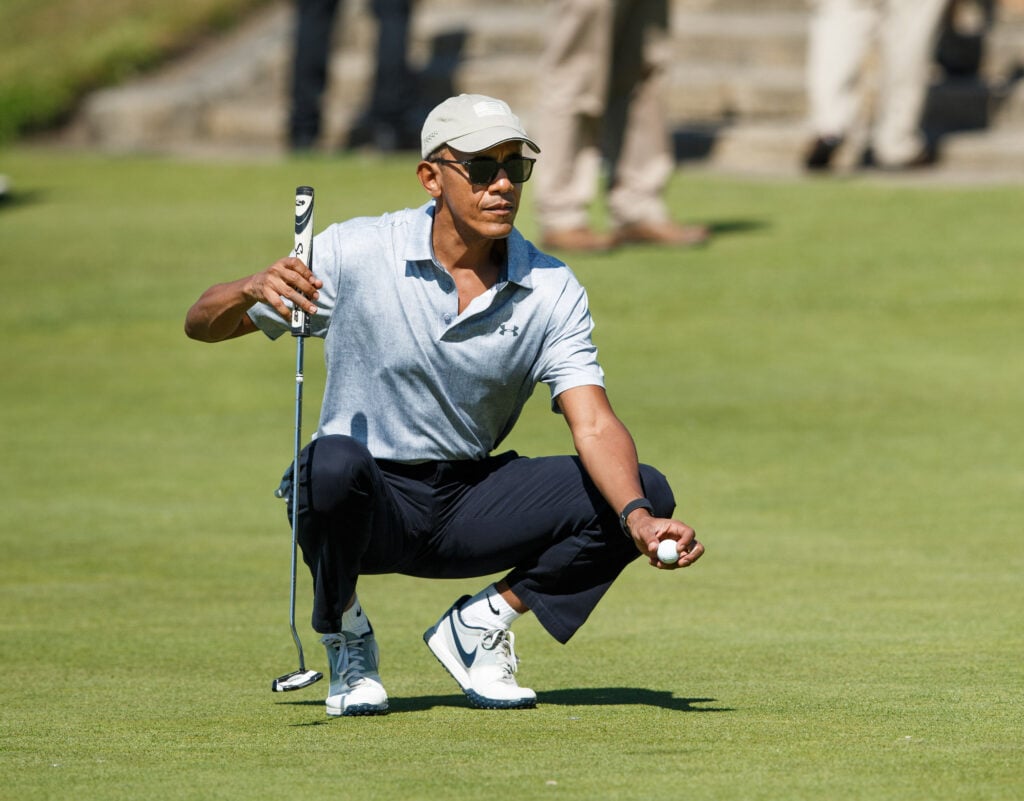 Barack Obama plays golf at St Andrews