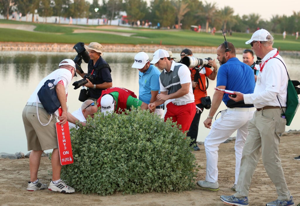 Rory McIlroy among those helping to look for Andy Sullivan's ball during the second round of the 2016 Abu Dhabi HSBC Golf Championship