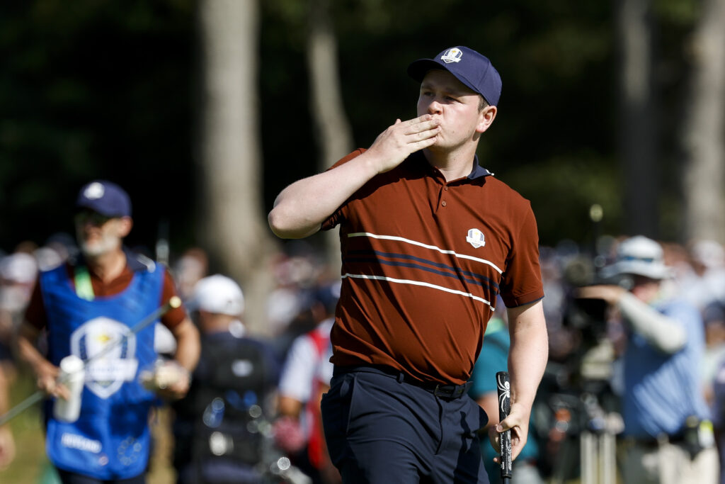 Robert MacIntyre blows a kiss to the crowd at the 2025 Ryder Cup.