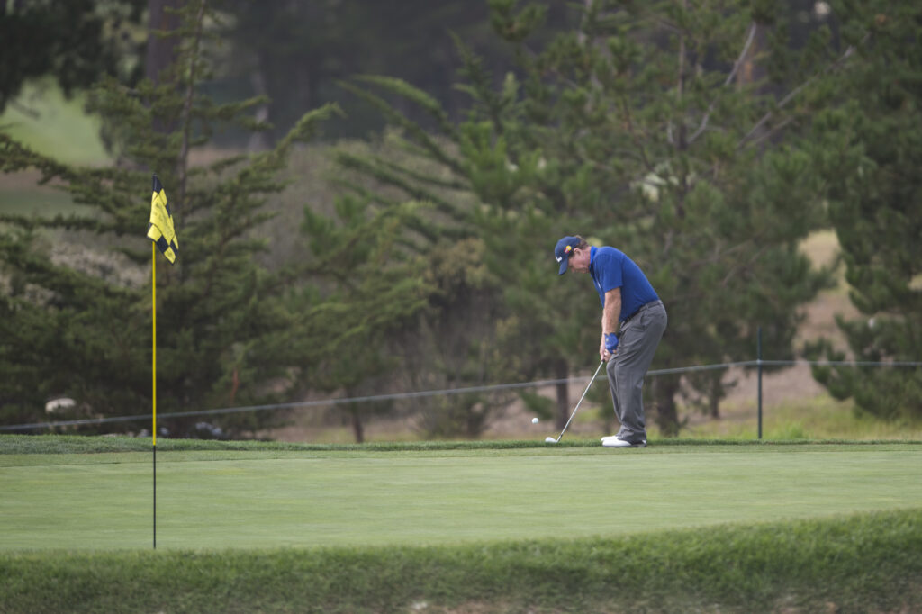Tom Watson hits a chip shot during the Nature Valley First Tee Open in 2015
