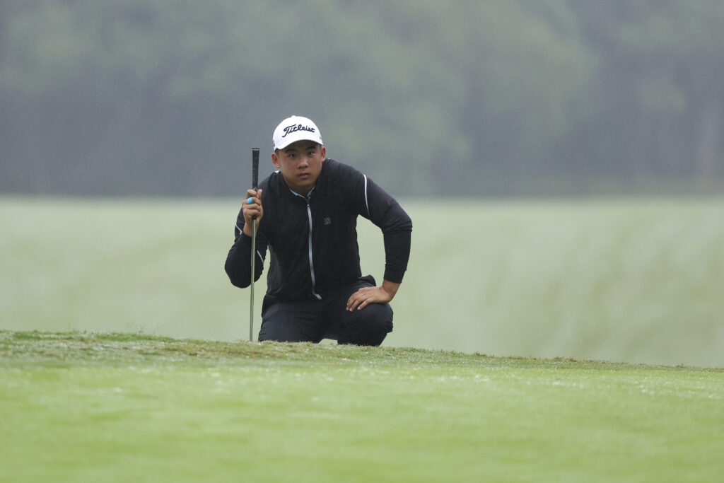 Yanhan Zhou looking at a putt during the Hangzhou Open