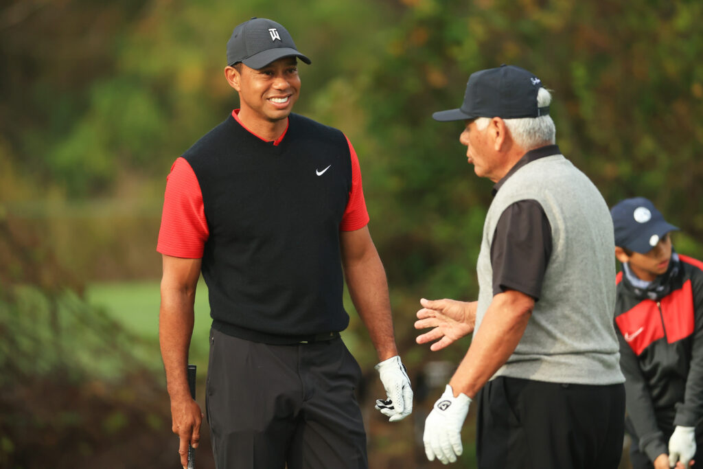 Lee Trevino speaks with Tiger Woods ahead of the final round of the 2020 PNC Championship