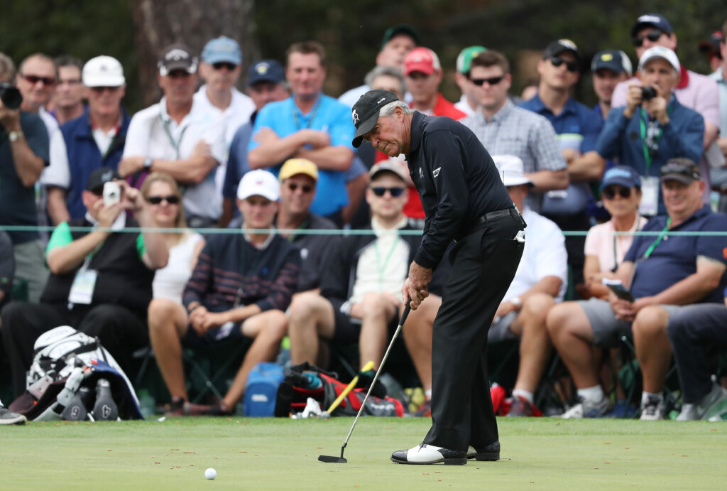 Gary Player putts in The Masters Par 3 Contest