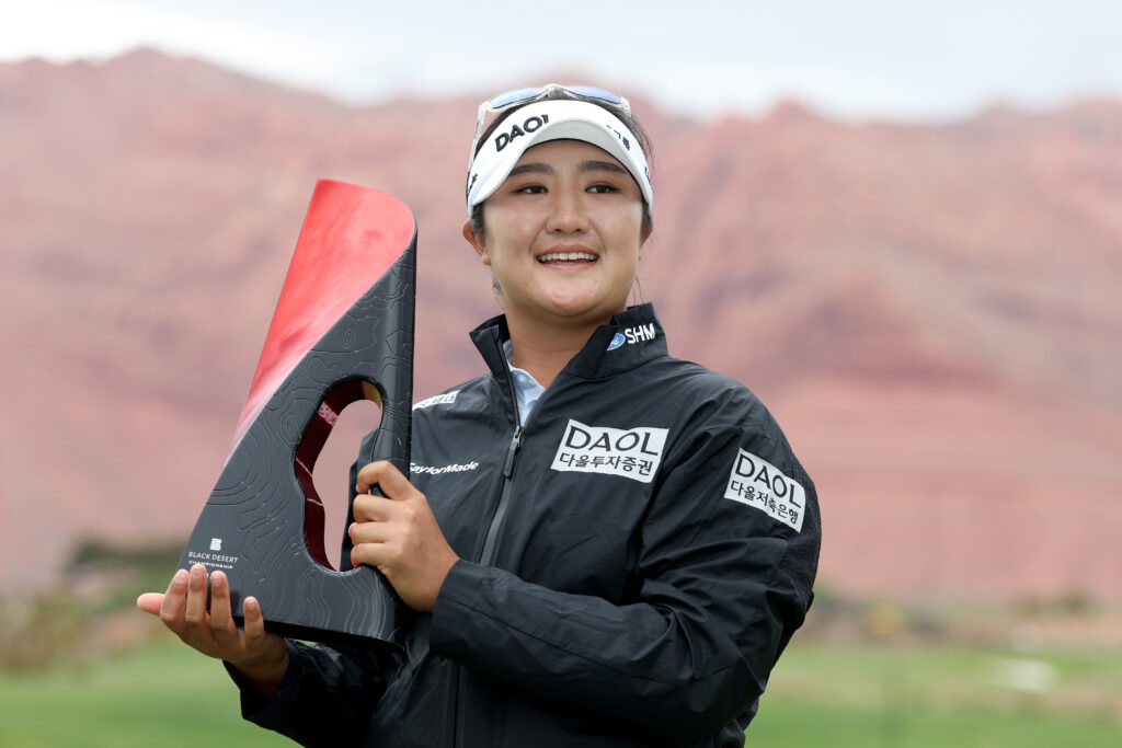 Hae Ran Ryu lifts the trophy after winning the Black Desert Championship
