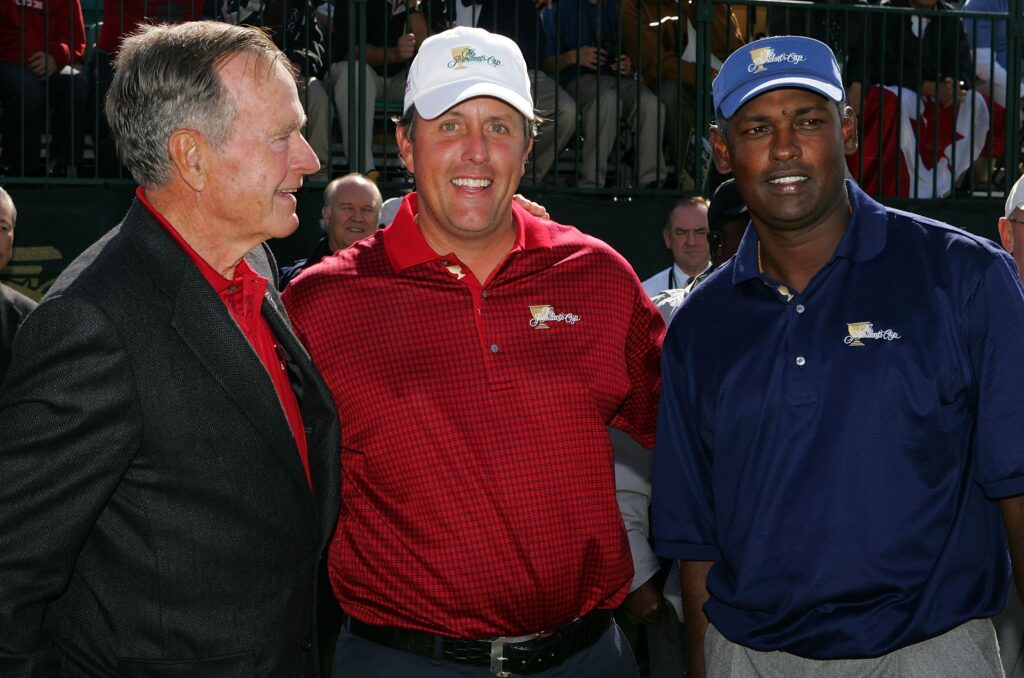 Vijay Singh and Phil Mickelson speak ahead of their singles match at the 2007 Presidents Cup