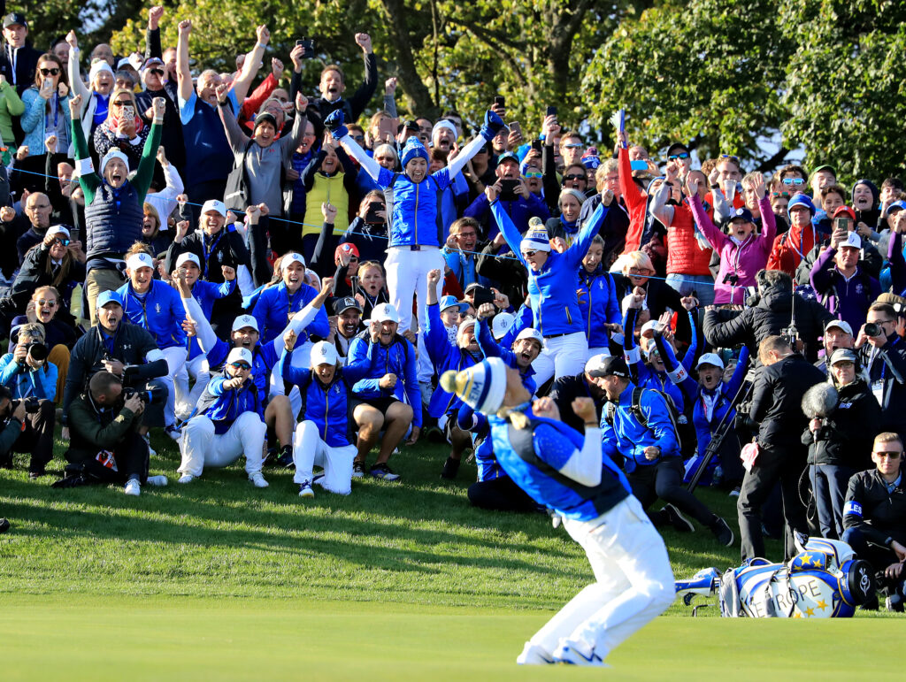 Team Europe look on as Suzann Pettersen holes the putt to win the 2019 Solheim Cup